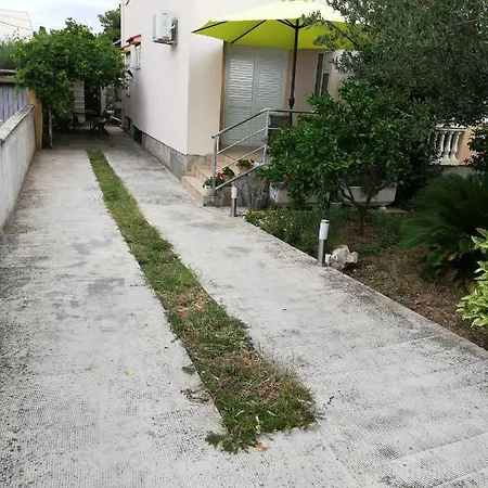 With A Parking Space - 15945