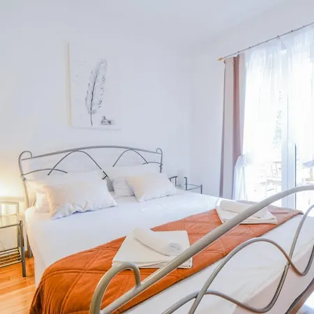 With Parking Space - 15945 Apartamento Zadar