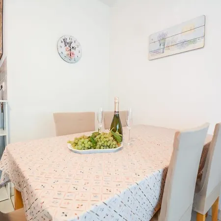 With Parking Space - 15945 Apartamento Zadar